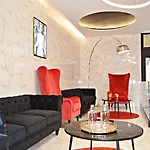 Hollywood By 4*