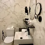 Hollywood By 4*