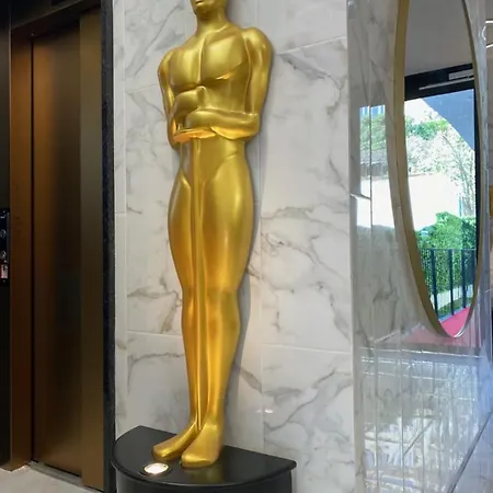 Hollywood By 4*