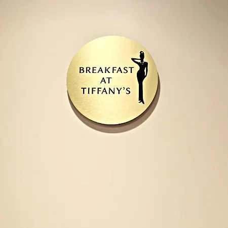Hollywood By 4*
