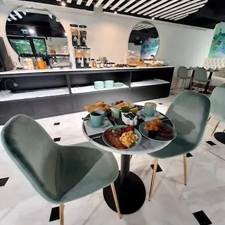 Hollywood By 酒店 4*