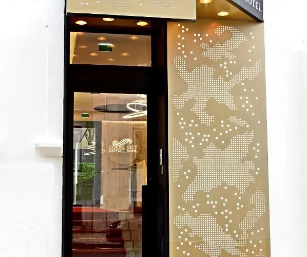 Hollywood By 4*