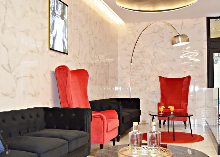 Hollywood By 4*