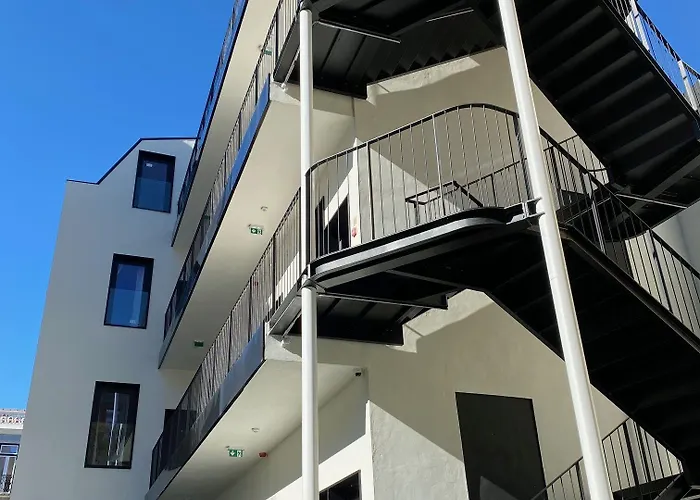 Hotel Hollywood By 4*