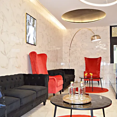 Hollywood By 4*