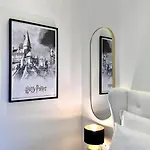 Hollywood By Hotel 4*
