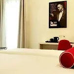 Hotel Hollywood By 4*