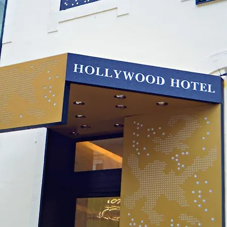 Hollywood By 호텔